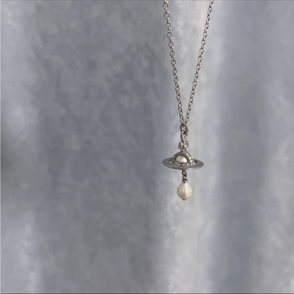 Vivienne Westwood Necklace - Picture 4 of 16